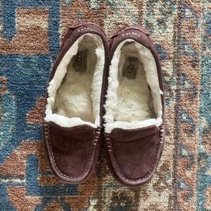 UGG Suede Slipper in Maroon - 10